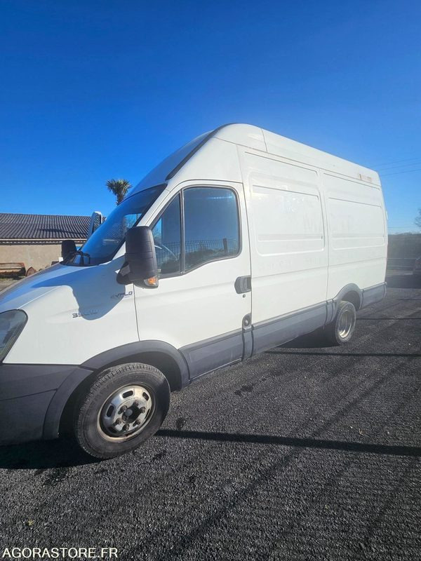 FOURGON IVECO 13 M3 - 2011 - 195 395 KMS - Furgon: slika 2 FOURGON IVECO 13 M3 - 2011 - 195 395 KMS - Furgon: slika 2