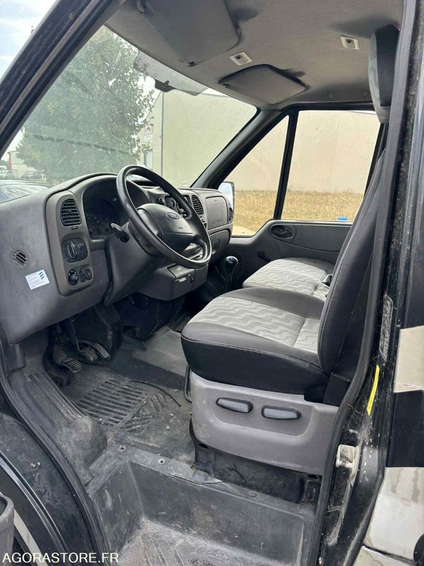 Fourgon FORD - Transport de 2 Chevaux - 2004 - 137 510 KM - Furgon: slika 5 Fourgon FORD - Transport de 2 Chevaux - 2004 - 137 510 KM - Furgon: slika 5