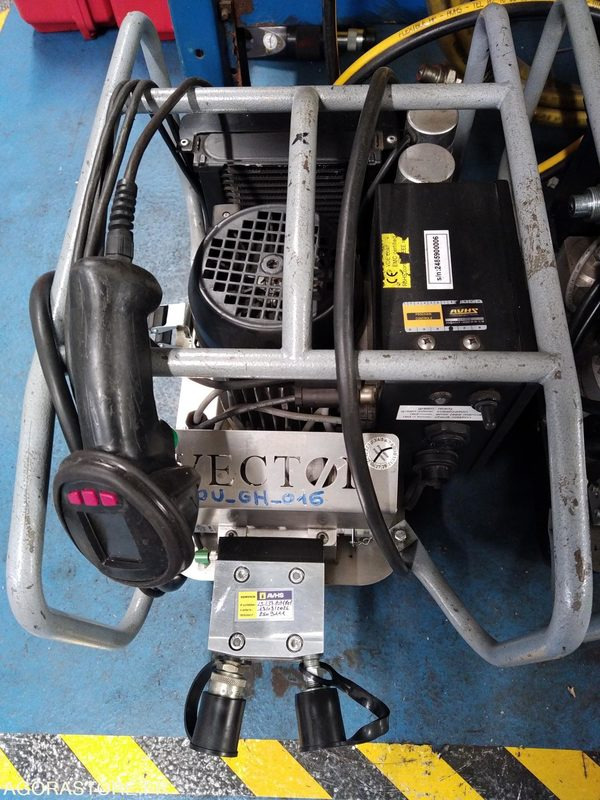 GROUPE HYDRAULIQUE POUR SERRAGE - Instrument/ Oprema: slika 1 GROUPE HYDRAULIQUE POUR SERRAGE - Instrument/ Oprema: slika 1