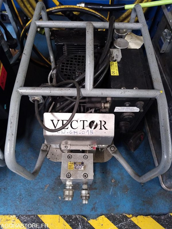 GROUPE HYDRAULIQUE POUR SERRAGE - Instrument/ Oprema: slika 1 GROUPE HYDRAULIQUE POUR SERRAGE - Instrument/ Oprema: slika 1