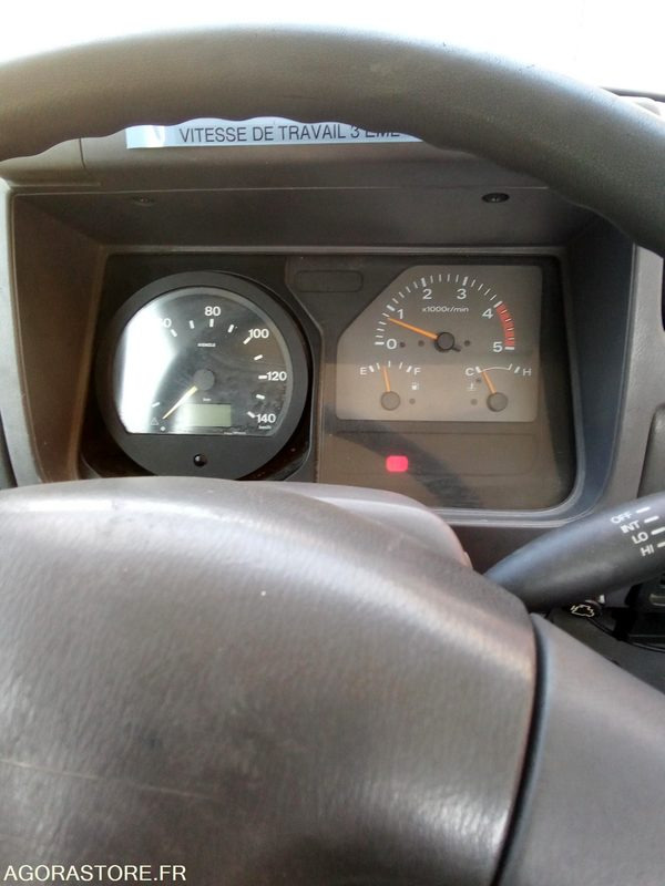 Hydrocureur Nissan cabstar année 2000 405300 kms - Vakuumska cisterna: slika 3 Hydrocureur Nissan cabstar année 2000 405300 kms - Vakuumska cisterna: slika 3