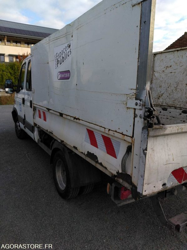 IVECO 35C13 N0 230 - Dostavno vozilo istovarivač: slika 2 IVECO 35C13 N0 230 - Dostavno vozilo istovarivač: slika 2