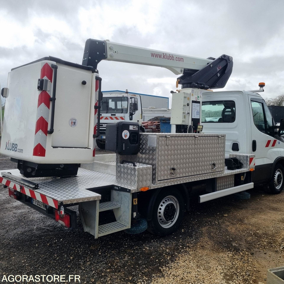 IVECO - 35S16 NACELLE - 2020 / 32000 KM / CT OK - Furgon: slika 3 IVECO - 35S16 NACELLE - 2020 / 32000 KM / CT OK - Furgon: slika 3