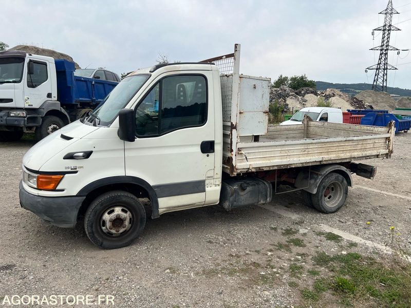 IVECO BENNE 35C12 - Dostavno vozilo istovarivač: slika 2 IVECO BENNE 35C12 - Dostavno vozilo istovarivač: slika 2