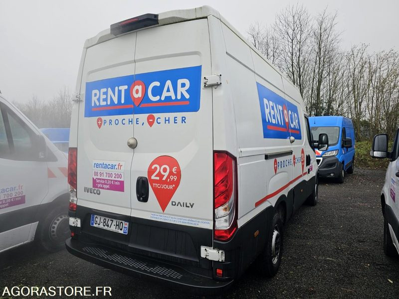 Iveco daily 35S14 - 2022 - 8815 Kms - Furgon: slika 3 Iveco daily 35S14 - 2022 - 8815 Kms - Furgon: slika 3