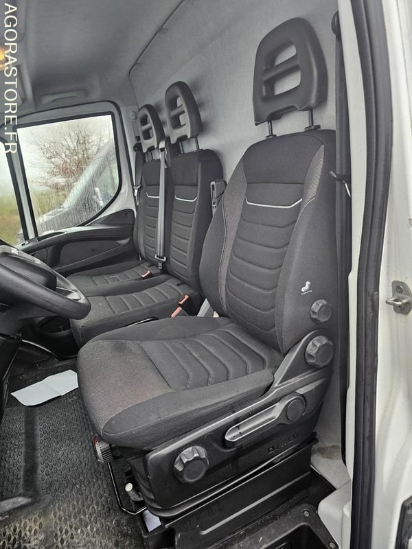 Iveco daily 35S14 - 2022 - 8815 Kms - Furgon: slika 5 Iveco daily 35S14 - 2022 - 8815 Kms - Furgon: slika 5