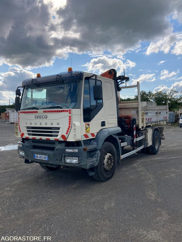 CAMION BENNE 4x2 IVECO TRAKKER 190T44 + GRUE PK15500 - Année 2006 - 391 000 km - Kamion: slika 3 CAMION BENNE 4x2 IVECO TRAKKER 190T44 + GRUE PK15500 - Année 2006 - 391 000 km - Kamion: slika 3