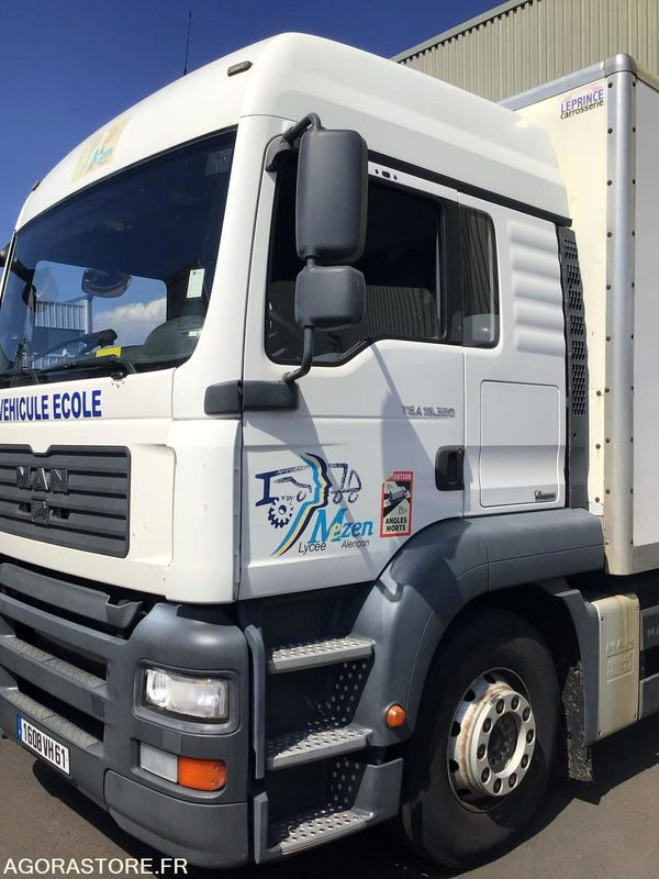 CAMION PORTEUR - Kamion: slika 1 CAMION PORTEUR - Kamion: slika 1