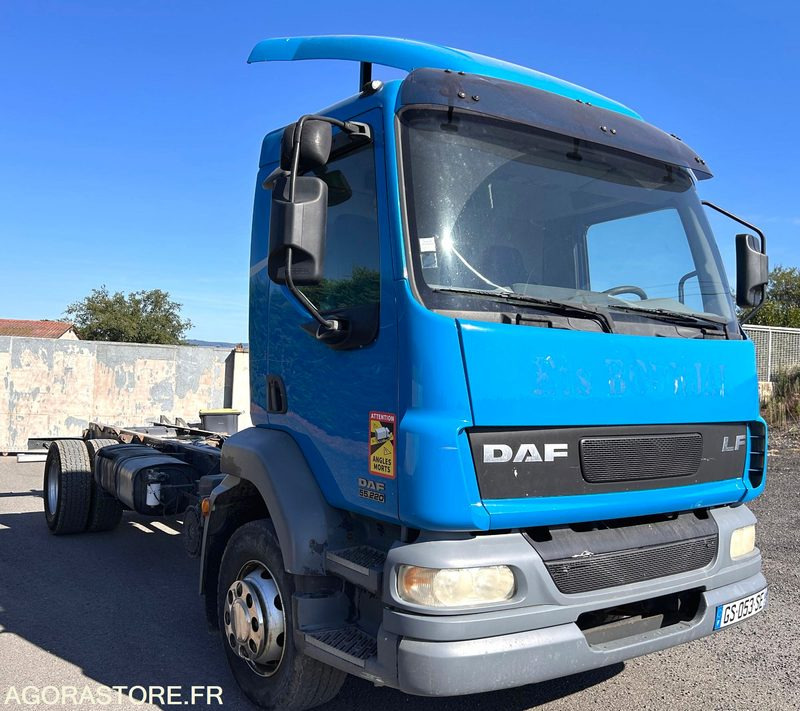 DAF LF 55.220 (6 CYLINDRES CUMMINS) - Kamion: slika 1 DAF LF 55.220 (6 CYLINDRES CUMMINS) - Kamion: slika 1