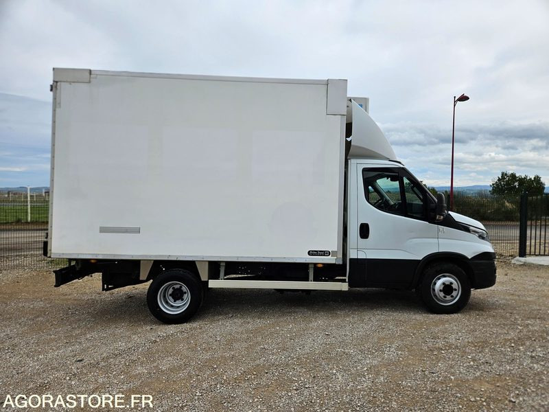 IVECO DAILY 72C21 PORTE VIANDE FRIGORIFIQUE - 2017 - 360 000KM - Kamion: slika 1 IVECO DAILY 72C21 PORTE VIANDE FRIGORIFIQUE - 2017 - 360 000KM - Kamion: slika 1