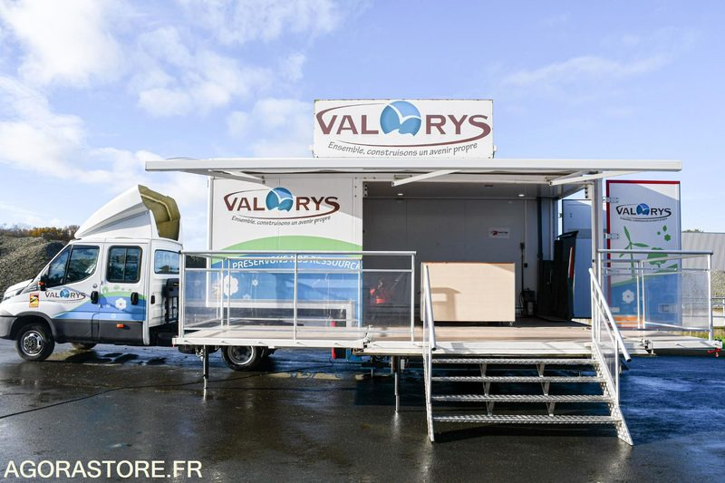 VEHICULE EVENEMENTIEL - CAMION PODIUM IVECO DAILY 6000 kms 2018 - Kamion: slika 1 VEHICULE EVENEMENTIEL - CAMION PODIUM IVECO DAILY 6000 kms 2018 - Kamion: slika 1