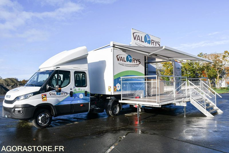 VEHICULE EVENEMENTIEL - CAMION PODIUM IVECO DAILY 6000 kms 2018 - Kamion: slika 2 VEHICULE EVENEMENTIEL - CAMION PODIUM IVECO DAILY 6000 kms 2018 - Kamion: slika 2