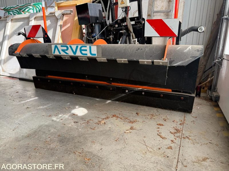 LAME A NEIGE AVEC FIXATION - Raonik za sneg: slika 1 LAME A NEIGE AVEC FIXATION - Raonik za sneg: slika 1