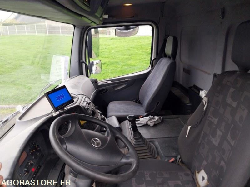 MERCEDES AXOR 1828N - 2002 / 578 610 KM - Kamion sa golom šasijom i zatvorenom kabinom: slika 4 MERCEDES AXOR 1828N - 2002 / 578 610 KM - Kamion sa golom šasijom i zatvorenom kabinom: slika 4