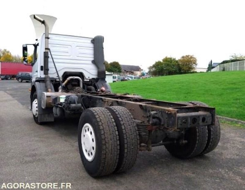 MERCEDES AXOR 1828N - 2002 / 578 610 KM - Kamion sa golom šasijom i zatvorenom kabinom: slika 3 MERCEDES AXOR 1828N - 2002 / 578 610 KM - Kamion sa golom šasijom i zatvorenom kabinom: slika 3
