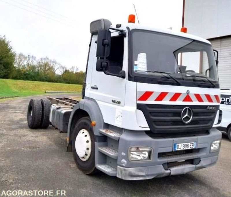 MERCEDES AXOR 1828N - 2002 / 578 610 KM - Kamion sa golom šasijom i zatvorenom kabinom: slika 2 MERCEDES AXOR 1828N - 2002 / 578 610 KM - Kamion sa golom šasijom i zatvorenom kabinom: slika 2