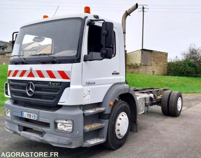 MERCEDES AXOR 1828N - 2002 / 578 610 KM - Kamion sa golom šasijom i zatvorenom kabinom: slika 1 MERCEDES AXOR 1828N - 2002 / 578 610 KM - Kamion sa golom šasijom i zatvorenom kabinom: slika 1