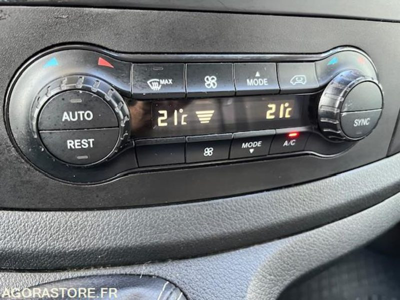 MERCEDES VITO FOURGON 116 CDI BLUETEC PROPULSION LONG 3 PLACES BV6 - Furgon: slika 4 MERCEDES VITO FOURGON 116 CDI BLUETEC PROPULSION LONG 3 PLACES BV6 - Furgon: slika 4