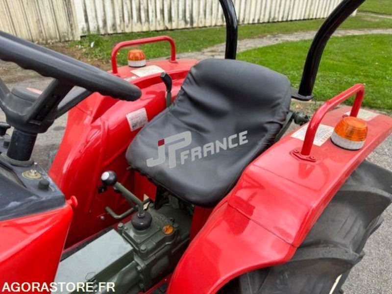 MICROTRACTEUR YANMAR 20CV 2 CYLINDRES 1150CM3 D'OCCASION 2RM TRES BON ETAT 810H - Traktor: slika 4 MICROTRACTEUR YANMAR 20CV 2 CYLINDRES 1150CM3 D'OCCASION 2RM TRES BON ETAT 810H - Traktor: slika 4