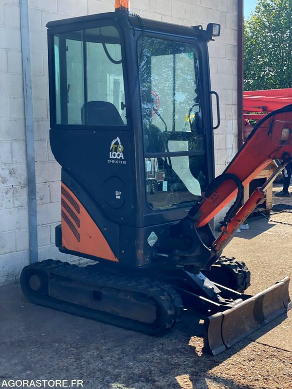 MINI-PELLE SUR CHENILLE CAOUTCHOUC HITACHI ZX17U-2 15CV 1.9T AVEC 3 GODETS - Bager: slika 3 MINI-PELLE SUR CHENILLE CAOUTCHOUC HITACHI ZX17U-2 15CV 1.9T AVEC 3 GODETS - Bager: slika 3