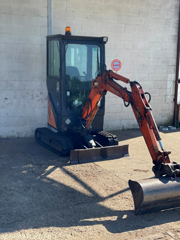 MINI-PELLE SUR CHENILLE CAOUTCHOUC HITACHI ZX17U-2 15CV 1.9T AVEC 3 GODETS - Bager: slika 3 MINI-PELLE SUR CHENILLE CAOUTCHOUC HITACHI ZX17U-2 15CV 1.9T AVEC 3 GODETS - Bager: slika 3