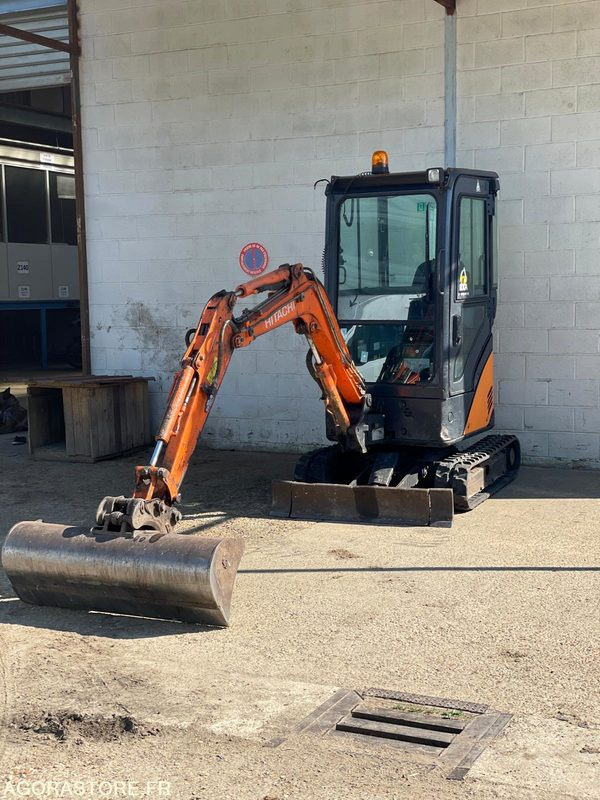 MINI-PELLE SUR CHENILLE CAOUTCHOUC HITACHI ZX17U-2 15CV 1.9T AVEC 3 GODETS - Bager: slika 2 MINI-PELLE SUR CHENILLE CAOUTCHOUC HITACHI ZX17U-2 15CV 1.9T AVEC 3 GODETS - Bager: slika 2