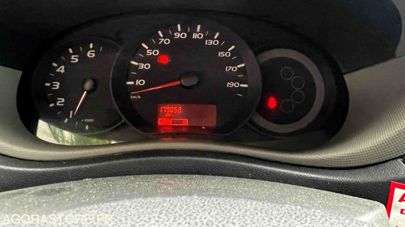 MINICAR - RENAULT TRUCKS - MASTER TPMR - 2012 - 179 100 KM (CB-868-FW) - Minibus, Putnički kombi: slika 4 MINICAR - RENAULT TRUCKS - MASTER TPMR - 2012 - 179 100 KM (CB-868-FW) - Minibus, Putnički kombi: slika 4