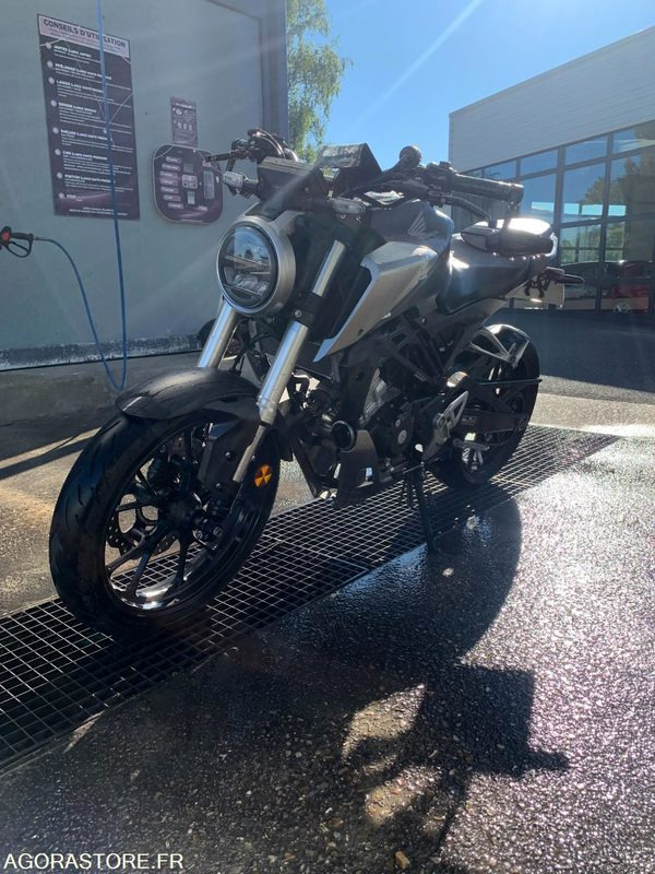 MOTO HONDA 125 CM3 - Motocikl: slika 3 MOTO HONDA 125 CM3 - Motocikl: slika 3
