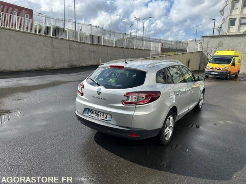 Megane III Phase 3 Estate 1.5 dCi 110 cv BVA DN561LX - Karavan: slika 3 Megane III Phase 3 Estate 1.5 dCi 110 cv BVA DN561LX - Karavan: slika 3