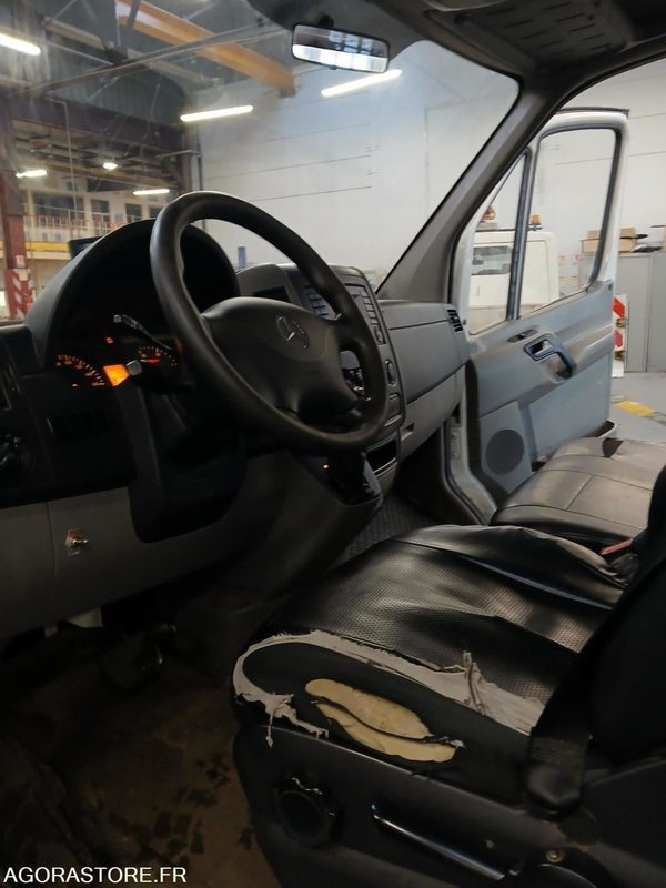 Mercedes sprinter ANNEE 2015 BOITE AUTO - Dostavno vozilo istovarivač: slika 4 Mercedes sprinter ANNEE 2015 BOITE AUTO - Dostavno vozilo istovarivač: slika 4