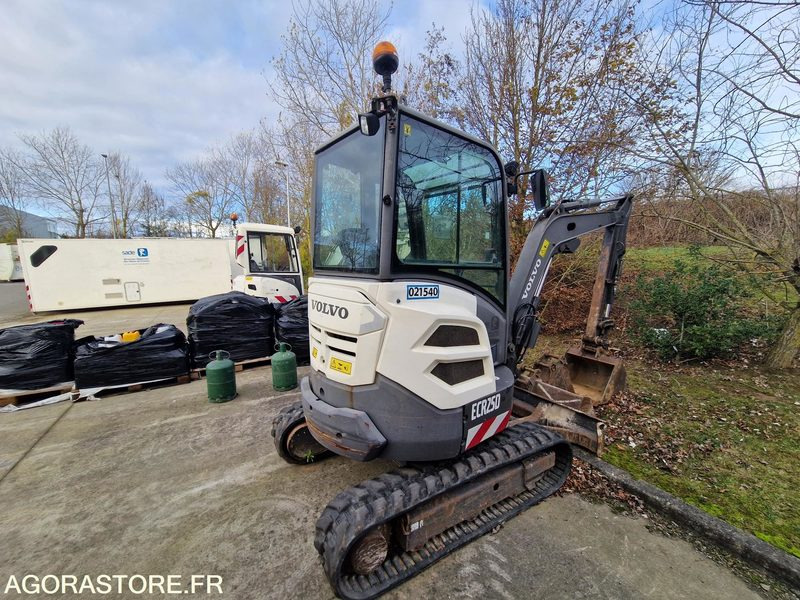 Mini pelle Volvo ECR25D - 2015 - 4538h - Bager: slika 4 Mini pelle Volvo ECR25D - 2015 - 4538h - Bager: slika 4