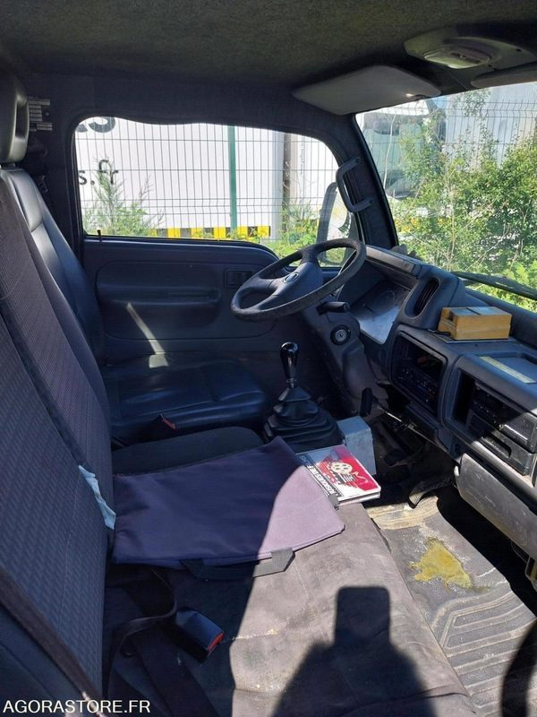 NISSAN Cabstar BAROCLEAN 2007 / 265000 KM - Non Roulant -VENTE EXPORT UNIQUEMENT - Vakuumska cisterna: slika 4 NISSAN Cabstar BAROCLEAN 2007 / 265000 KM - Non Roulant -VENTE EXPORT UNIQUEMENT - Vakuumska cisterna: slika 4
