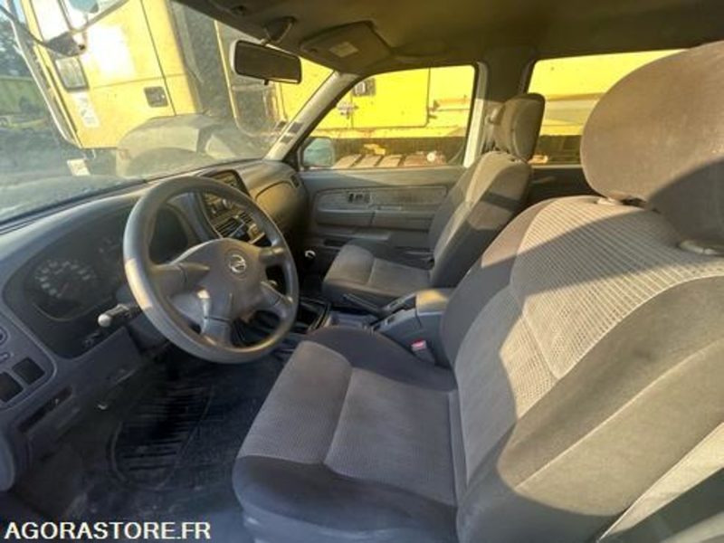NISSAN KING-CAB - 2010 - 218034km - AZ254QR - Pikap: slika 4 NISSAN KING-CAB - 2010 - 218034km - AZ254QR - Pikap: slika 4