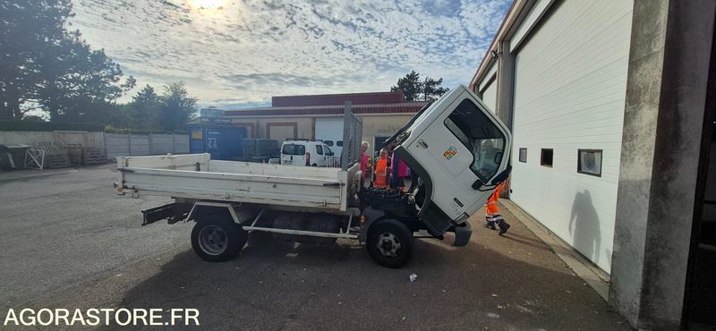 Nissan Cabstar - Dostavno vozilo istovarivač: slika 4 Nissan Cabstar - Dostavno vozilo istovarivač: slika 4