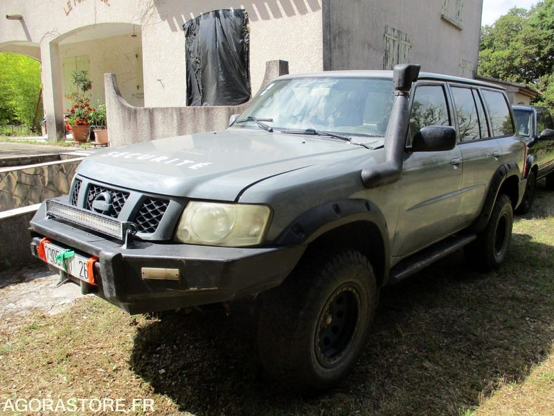 Nissan Patrol Y61 Station Wagon moteur 6 cylindres 4.2 Turbo Diesel 160cv BM5 - SUVSUV: slika 1 Nissan Patrol Y61 Station Wagon moteur 6 cylindres 4.2 Turbo Diesel 160cv BM5 - SUVSUV: slika 1
