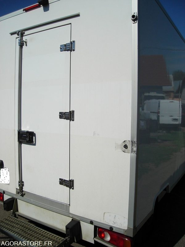 OPEL VIVARO FRIGORIFIQUE - 2017 - 159600KM - Dostavno vozilo hladnjača: slika 3 OPEL VIVARO FRIGORIFIQUE - 2017 - 159600KM - Dostavno vozilo hladnjača: slika 3