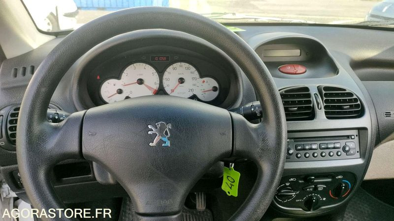 PEUGEOT 206 - 2005 - 101058kms - Automobil: slika 5 PEUGEOT 206 - 2005 - 101058kms - Automobil: slika 5