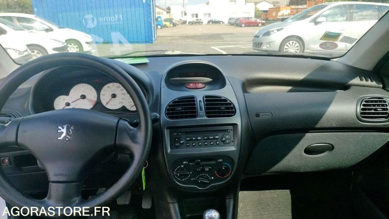 PEUGEOT 206 - 2005 - 142613kms - Automobil: slika 5 PEUGEOT 206 - 2005 - 142613kms - Automobil: slika 5
