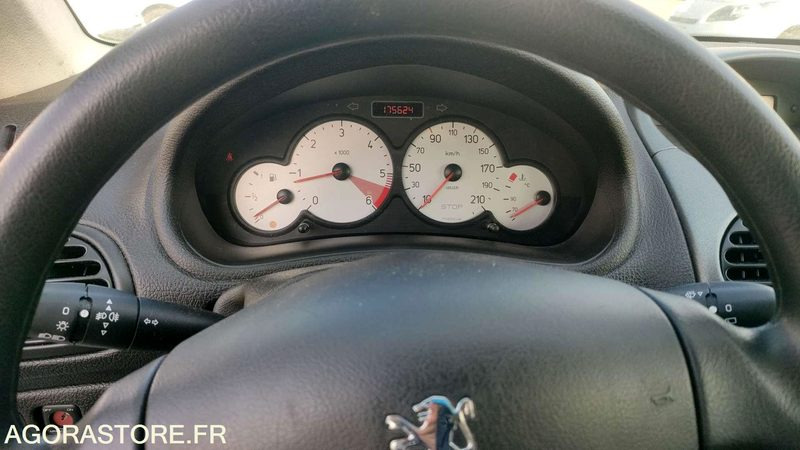 PEUGEOT 206 - 2005 -175624kms - Automobil: slika 5 PEUGEOT 206 - 2005 -175624kms - Automobil: slika 5