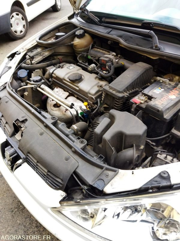 PEUGEOT 206 ESSENCE - Automobil: slika 3 PEUGEOT 206 ESSENCE - Automobil: slika 3