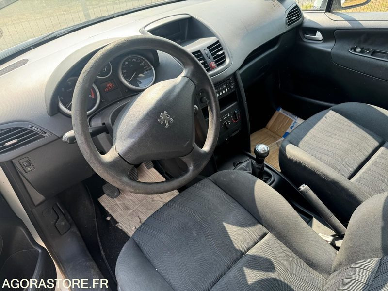 PEUGEOT 207 1.4 HDI STE - Automobil: slika 4 PEUGEOT 207 1.4 HDI STE - Automobil: slika 4