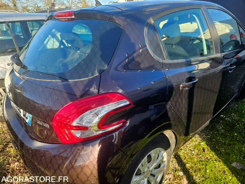 PEUGEOT 208 1.2 PURETECH 82CV - Automobil: slika 4 PEUGEOT 208 1.2 PURETECH 82CV - Automobil: slika 4