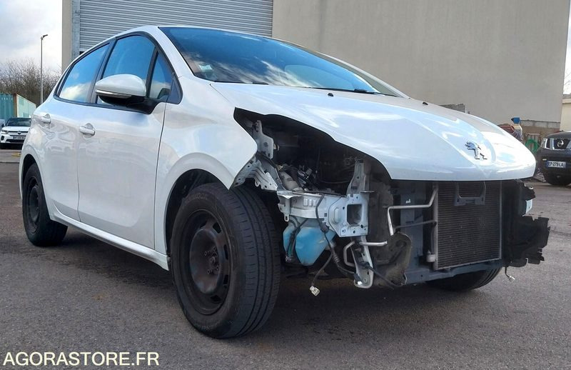 PEUGEOT 208 - 2018 - 121361km - ESSENCE - pour pièces - Automobil: slika 1 PEUGEOT 208 - 2018 - 121361km - ESSENCE - pour pièces - Automobil: slika 1