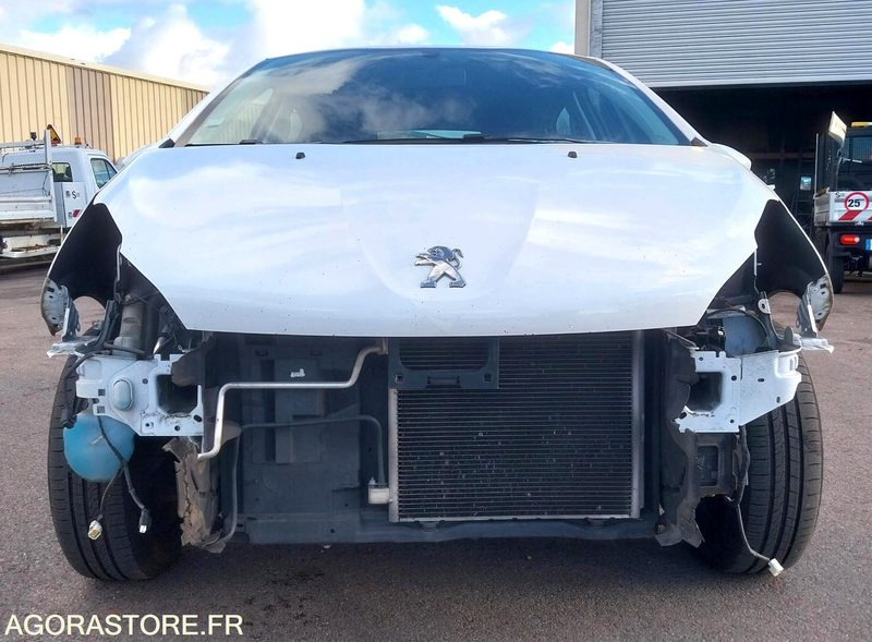 PEUGEOT 208 - 2018 - 121361km - ESSENCE - pour pièces - Automobil: slika 2 PEUGEOT 208 - 2018 - 121361km - ESSENCE - pour pièces - Automobil: slika 2