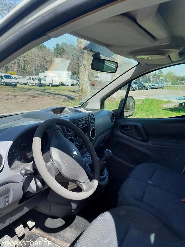 PEUGEOT Partner - 242795km - 2010 - Mali kombi: slika 5 PEUGEOT Partner - 242795km - 2010 - Mali kombi: slika 5