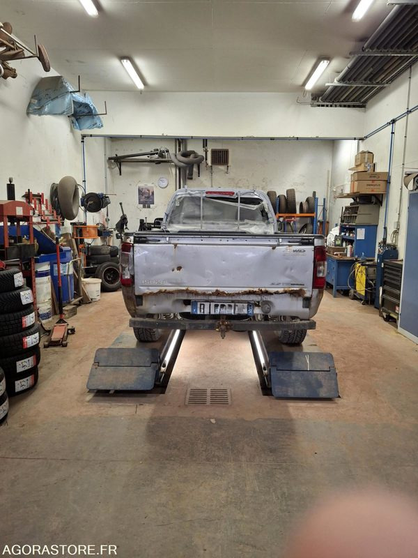 PICK UP D MAX ISUZU - Pikap: slika 2 PICK UP D MAX ISUZU - Pikap: slika 2