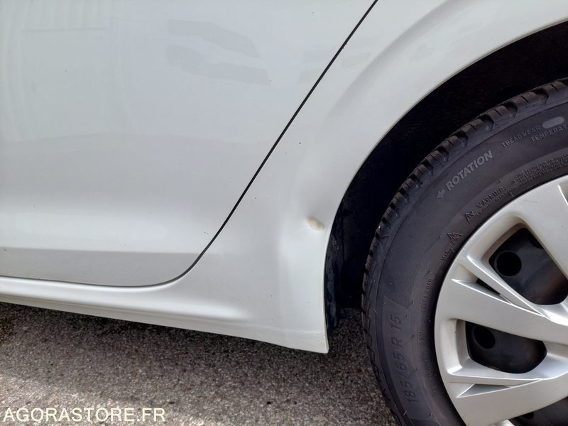 Peugeot 208 - 2018 - 111 261 kms- FB713AZ-ESSENCE - Automobil: slika 4 Peugeot 208 - 2018 - 111 261 kms- FB713AZ-ESSENCE - Automobil: slika 4