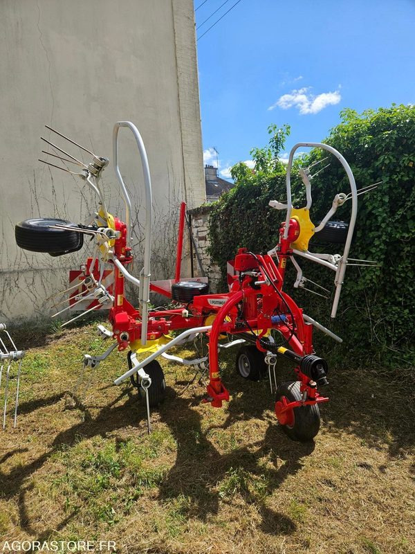 Faneuse Pottinger Hit4.47 année 2017 - Poljoprivredna mašina: slika 1 Faneuse Pottinger Hit4.47 année 2017 - Poljoprivredna mašina: slika 1