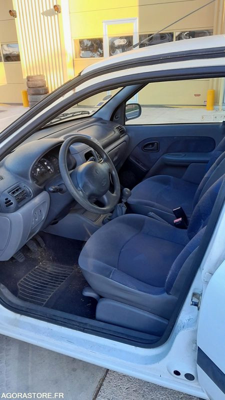 RENAULT CLIO 1.2 ESSENCE RTE - Automobil: slika 5 RENAULT CLIO 1.2 ESSENCE RTE - Automobil: slika 5