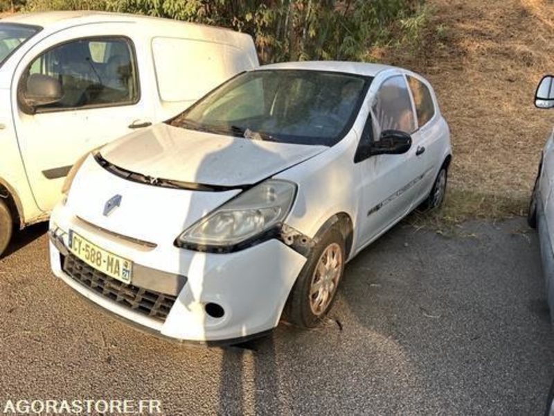 RENAULT CLIO - 1998 - 87625KM - CY588MA - Automobil: slika 2 RENAULT CLIO - 1998 - 87625KM - CY588MA - Automobil: slika 2